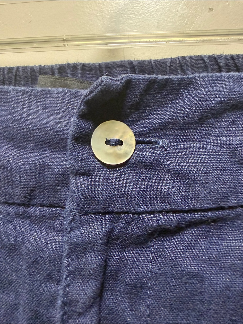 Tahari 100% linen Navy trouser shorts elastic waist 6" inseam L - Picture 3 of 6